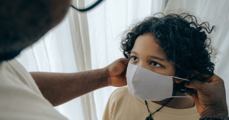 Wearing a mask to prevent the spread of RSV